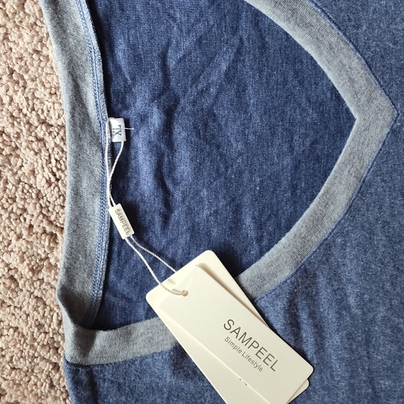 Womens v neck trim basic top sz XL - Picture 4 of 5